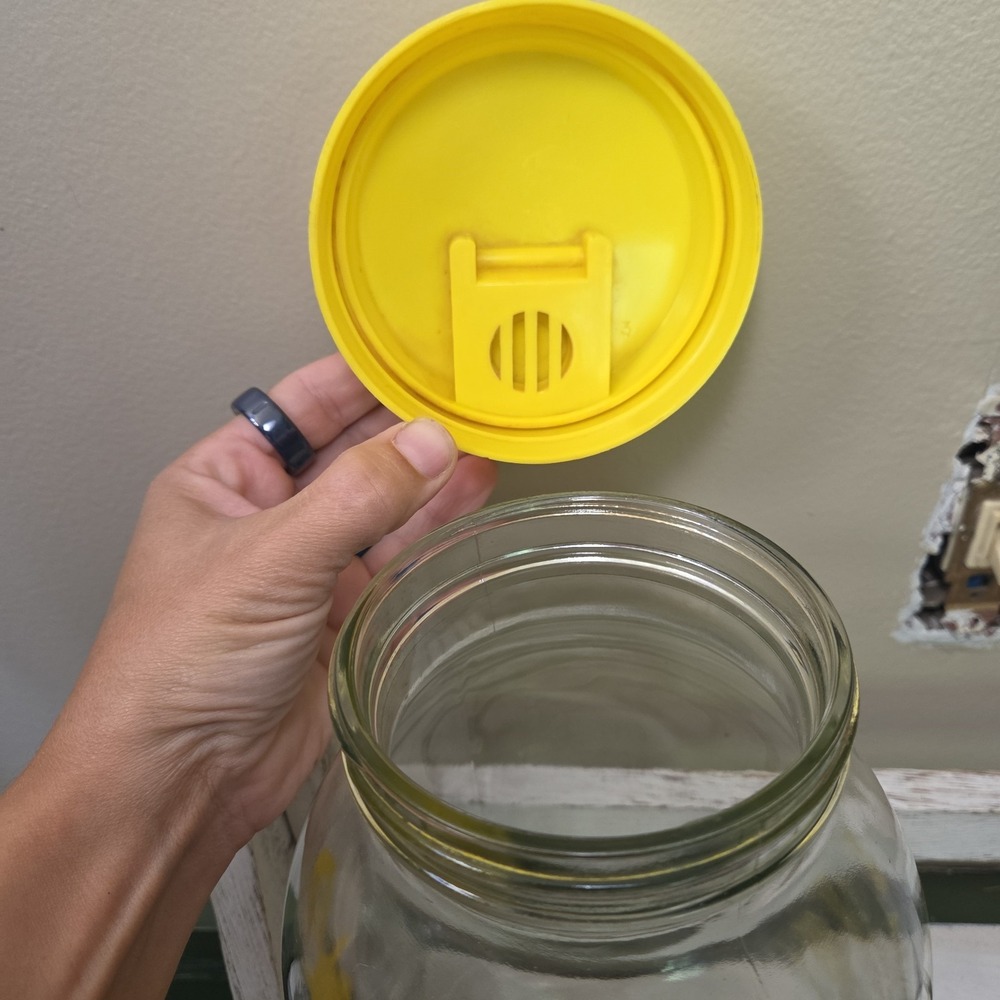 Sun Tea Ice Tea Recipe Vintage Carlton 3 Liter Glass Jar Yellow Clear - Picture 14 of 14